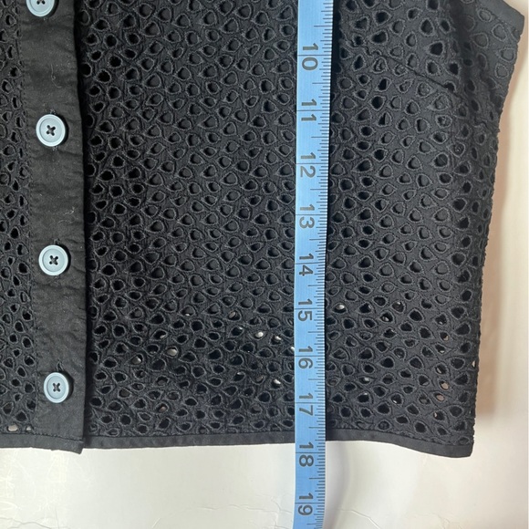 Everlane Black Eyelet Button Front Crop Sleeveless Top - Picture 5 of 6
